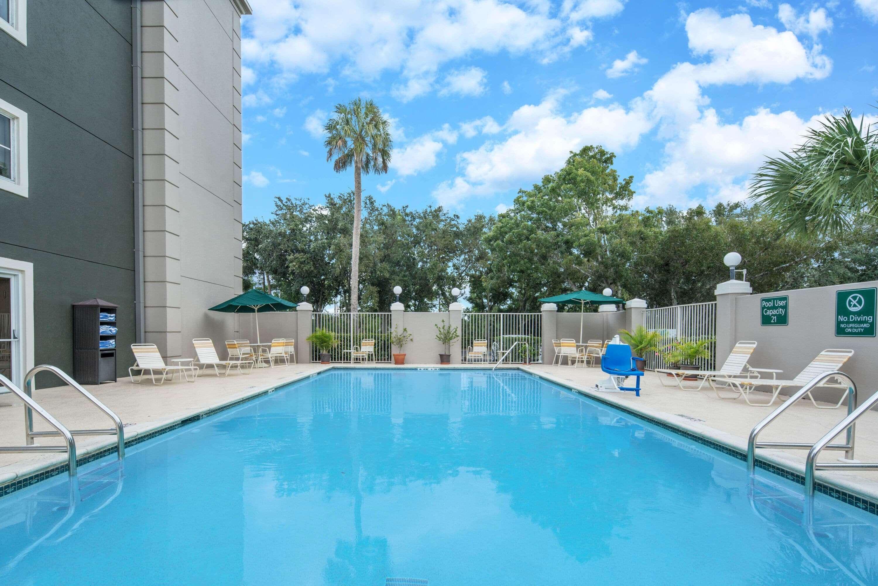 La Quinta By Wyndham Naples East 3*